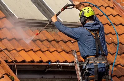 Démoussage et hydrofuge de toiture à Poullaouen